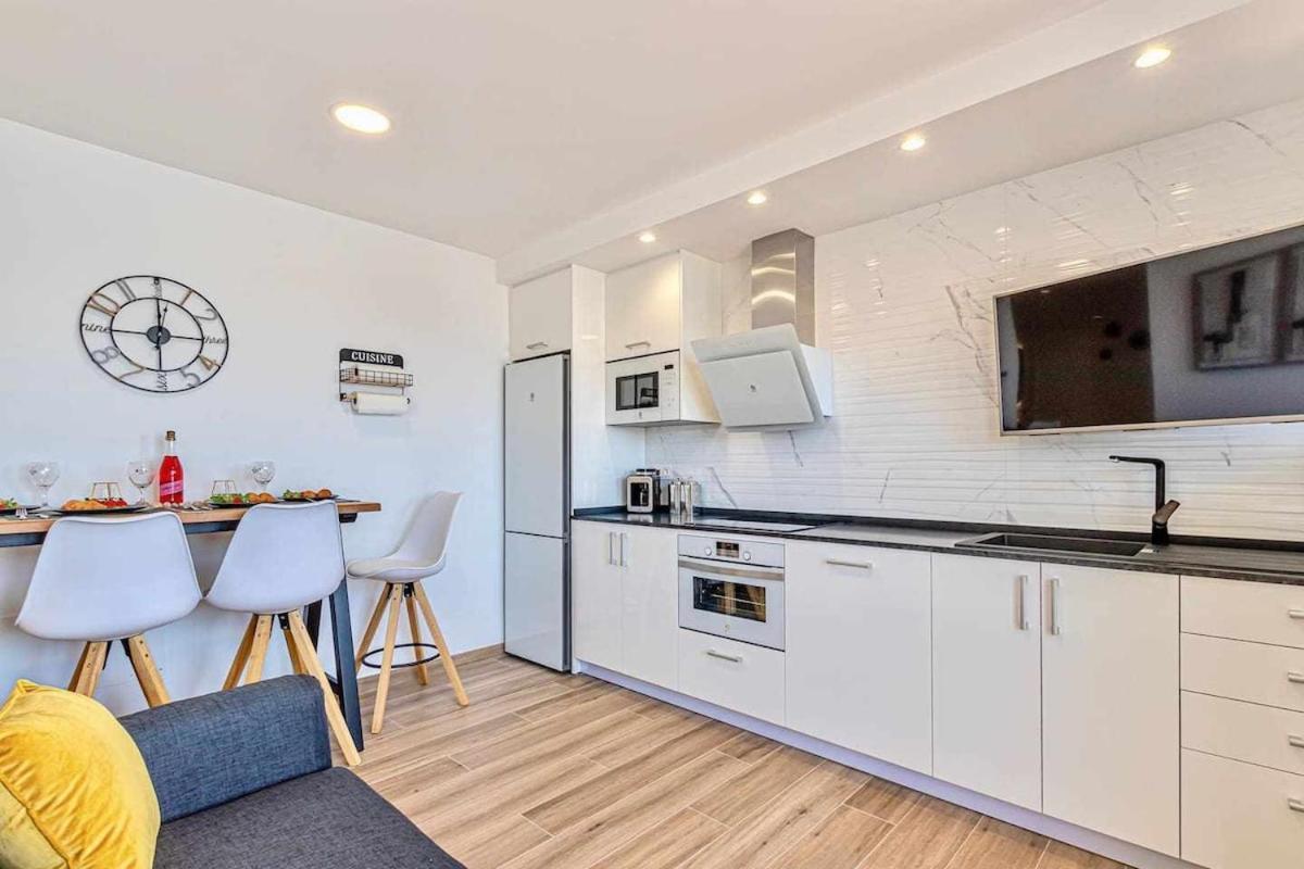 797 Holiday Rentals - Benalbeach- Moderno Piso Para 5 Con Vistas Al Mar 베날마데나코스타 외부 사진