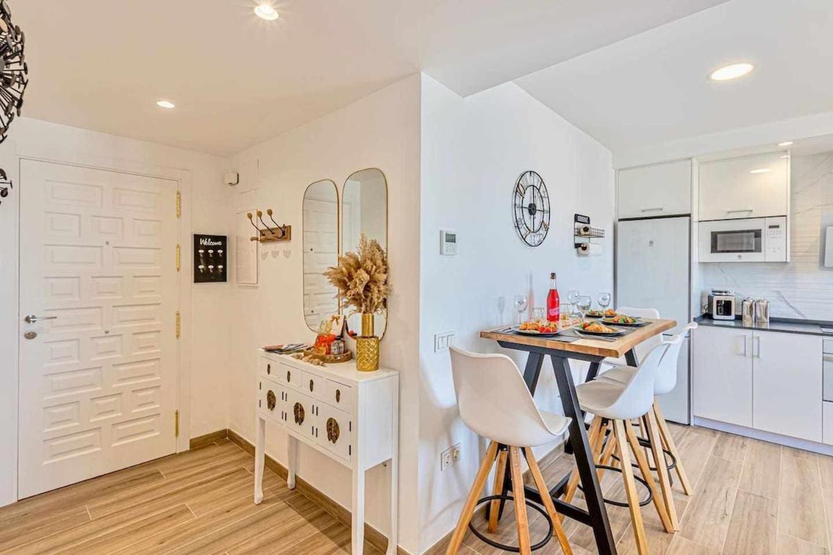 797 Holiday Rentals - Benalbeach- Moderno Piso Para 5 Con Vistas Al Mar 베날마데나코스타 외부 사진