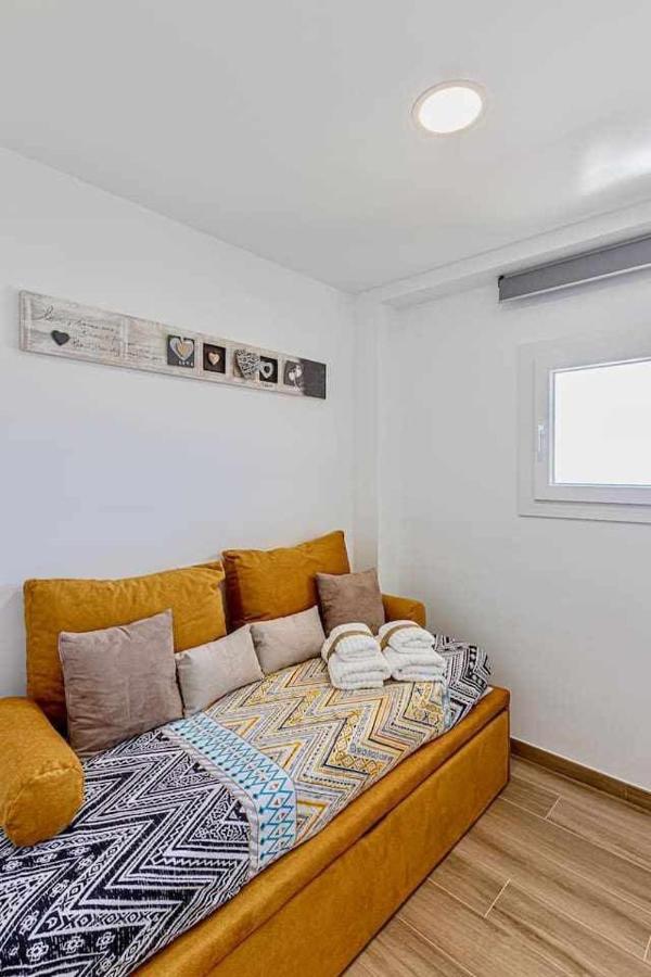 797 Holiday Rentals - Benalbeach- Moderno Piso Para 5 Con Vistas Al Mar 베날마데나코스타 외부 사진