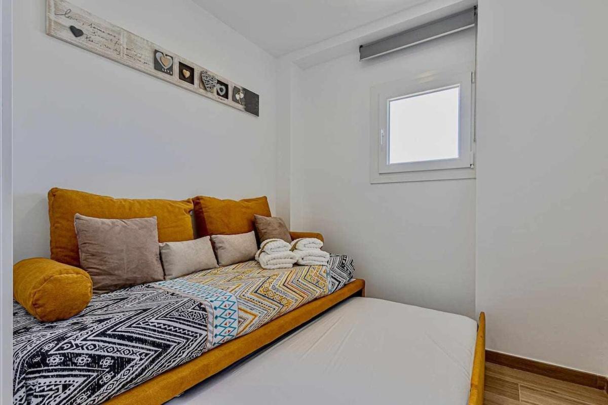 797 Holiday Rentals - Benalbeach- Moderno Piso Para 5 Con Vistas Al Mar 베날마데나코스타 외부 사진